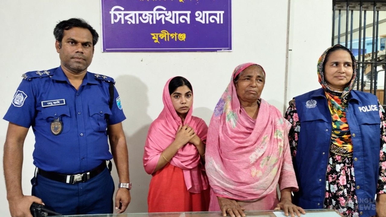 মুন্সিগঞ্জে ৩ স্কুলছাত্রীকে অপহরণ চেষ্টার অভিযোগে দুই নারী আটক