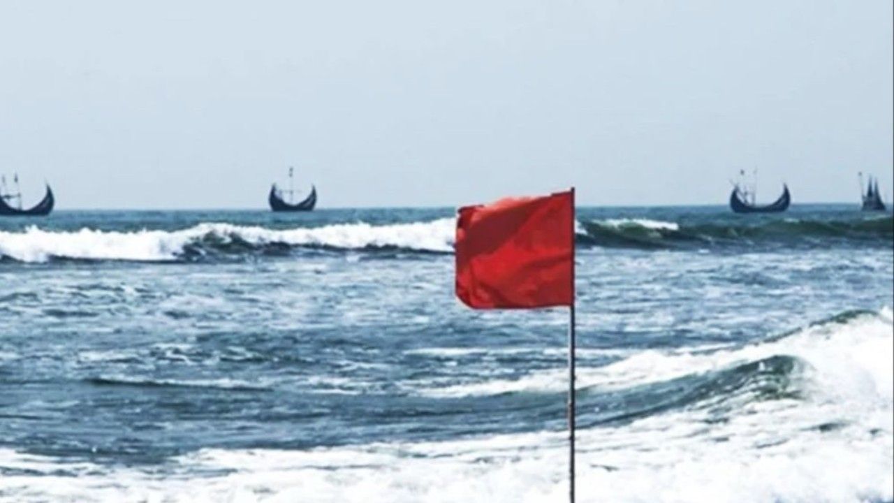 চার সমুদ্রবন্দরে ৩ নম্বর সতর্ক সংকেত প্রত্যাহার
