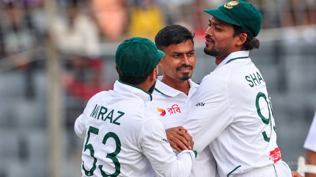 তাইজুল ও মিরাজের স্পিনে ঘুরে দাঁড়িয়েছে বাংলাদেশ
