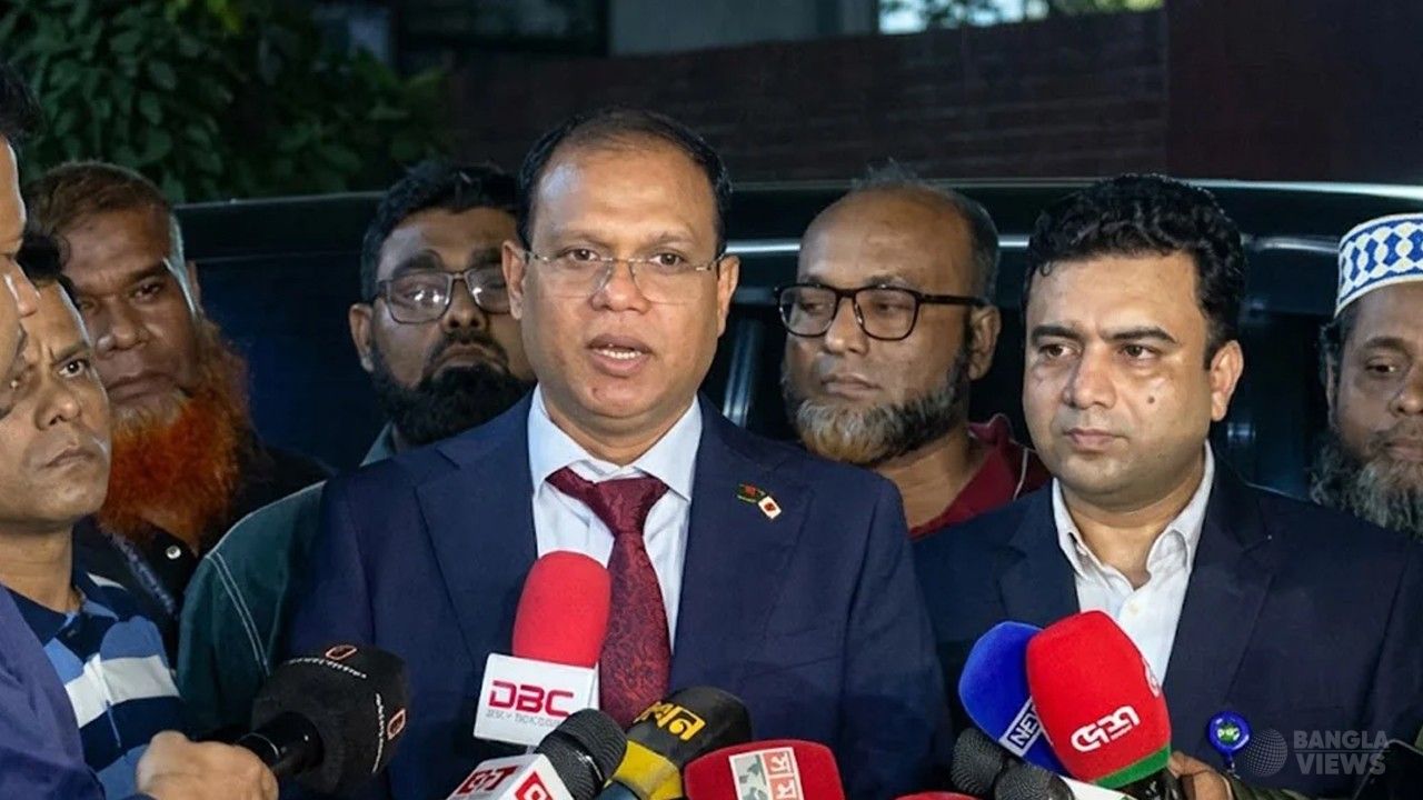 অন্য বিমানে ফেরার সুযোগ থাকলেও সফরসঙ্গীদের ছাড়েননি প্রধানমন্ত্রী: প্রেস সচিব