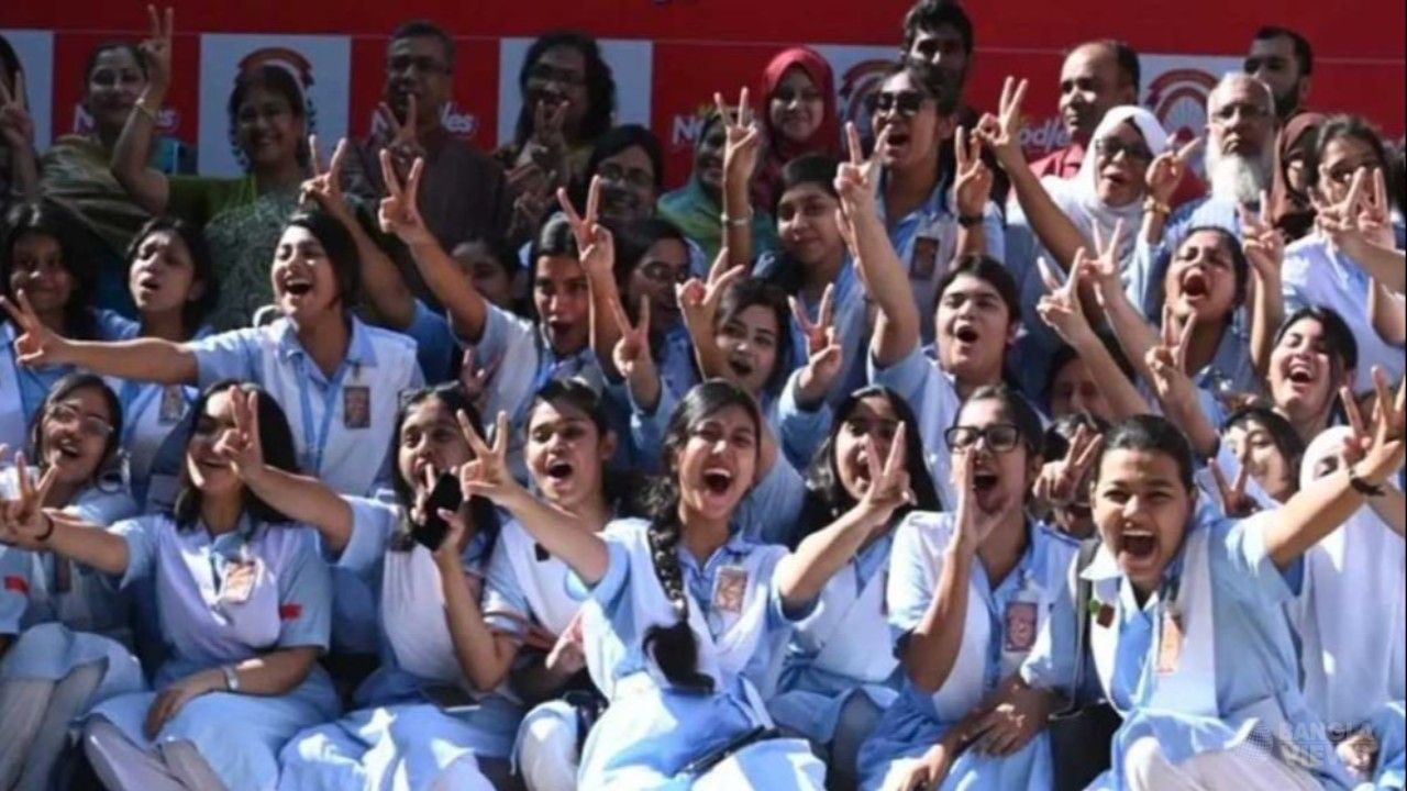 প্রকাশ হলো এইচএসসি ও সমমান পরীক্ষার ফল, পাসের হার ৫২.১২ শতাংশ