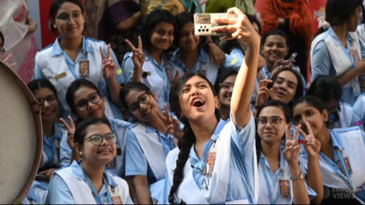 এইচএসসিতে সব বোর্ডেই পাসের হারে এগিয়ে ছাত্রীরা